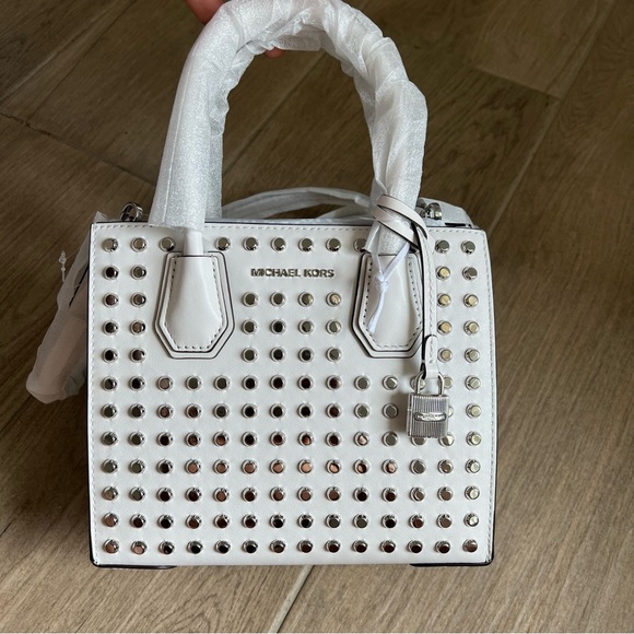 MICHAEL KORS Mercer Medium Studded Messenger Bag - Picture 2 of 7